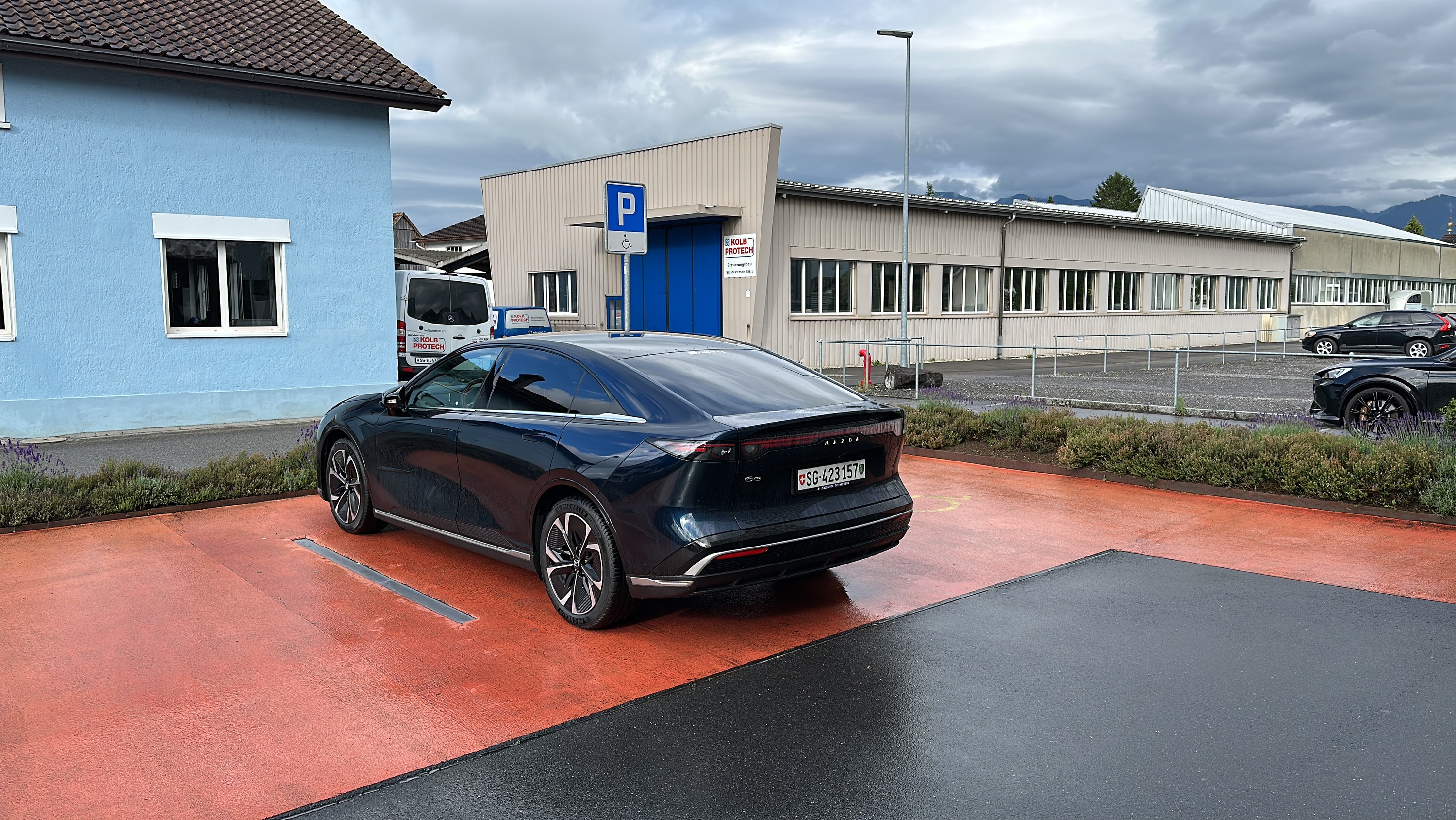 Erster Stop am Raiffeisen Drive In